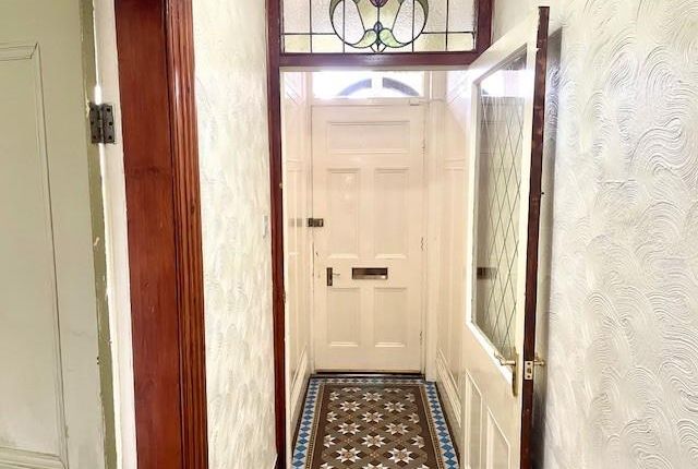 37, Hall Royd, Bradford photo 5