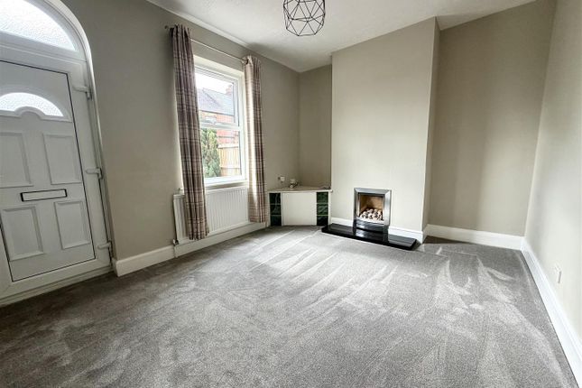 29, Calow Lane, Chesterfield photo 2