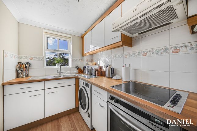 17, Northampton Grove, Basildon photo 2