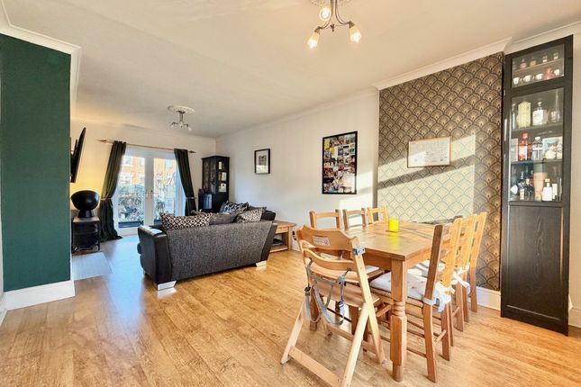 22, Hamilton Crescent, Stockport photo 3