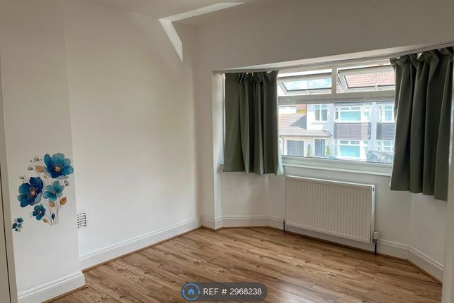 Cottimore Crescent, Walton-On-Thames photo 5