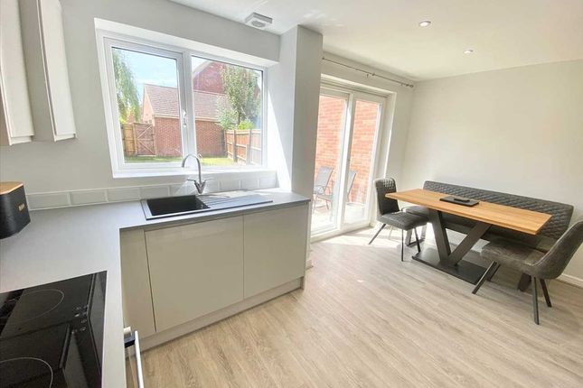 10, Roe Gardens, Nottingham photo 4