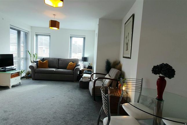 Flat for sale in Edith Court, New Road, Bedfont