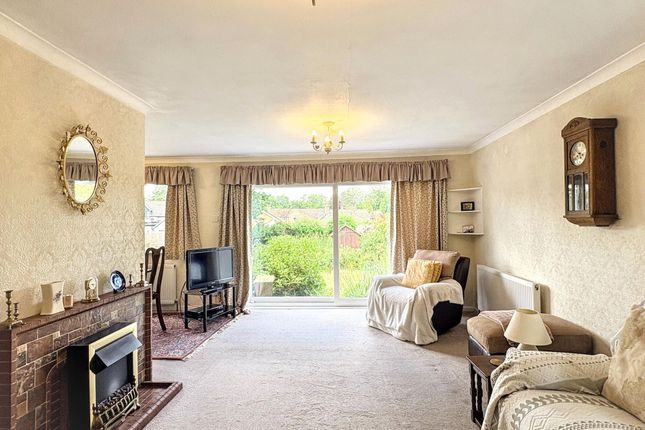 3 St. Davids Crescent, Coalville photo 3