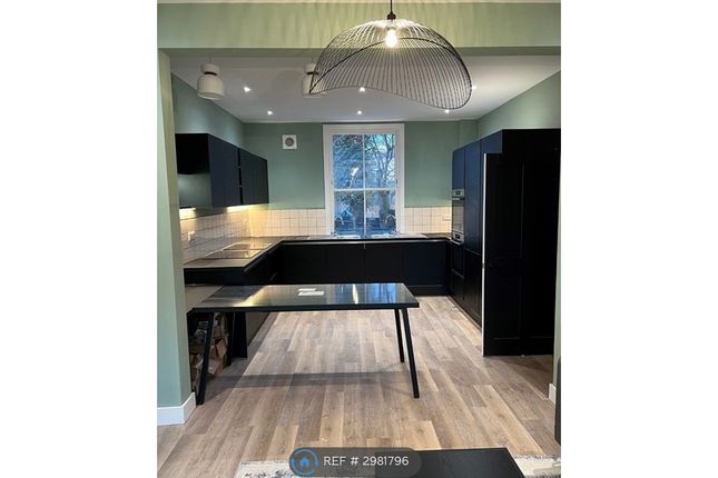 1-bed house on Westcombe Hill, London, £1,000/mo