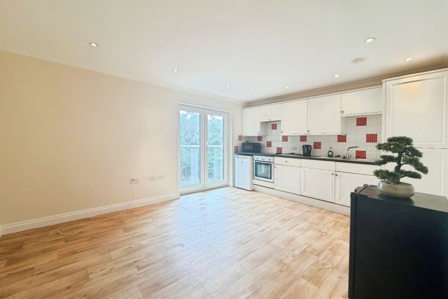 23 Flora Gardens, Penrose Road, Cornwall photo 3