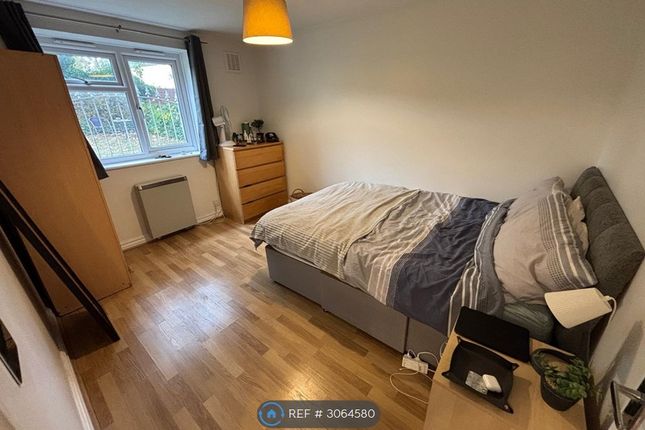 Flat, Broomfield Lodge Broomfield Crescent, Leeds photo 2