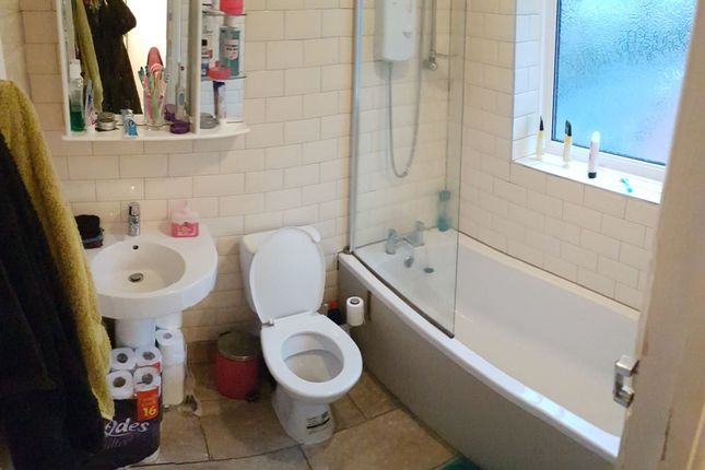 16 Lees Hall Crescent, Manchester photo 5