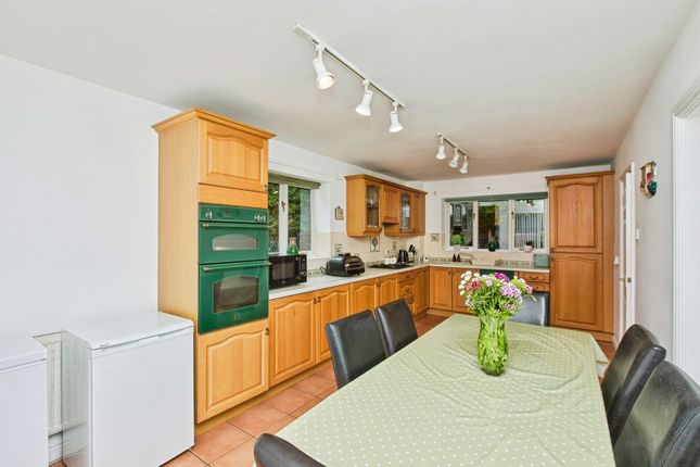 220, Warwick Avenue, Derbyshire photo 4