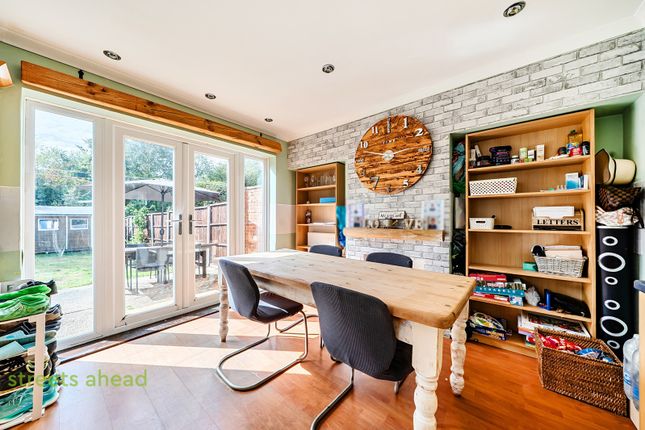 52, Chaucer Green, Croydon photo 4