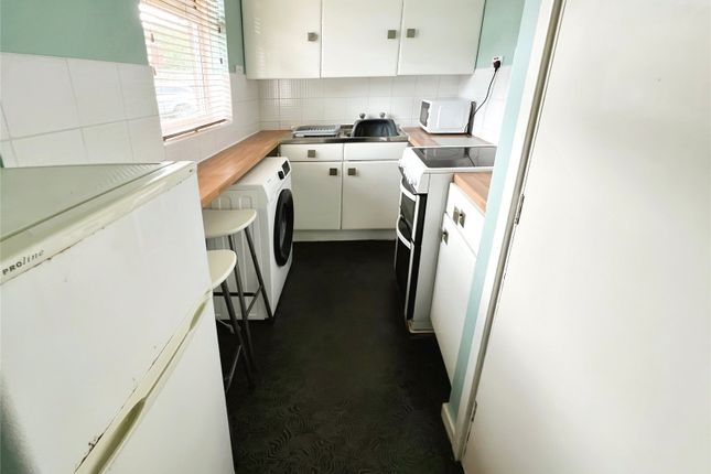 Weyhill Close, Wolverhampton photo 4