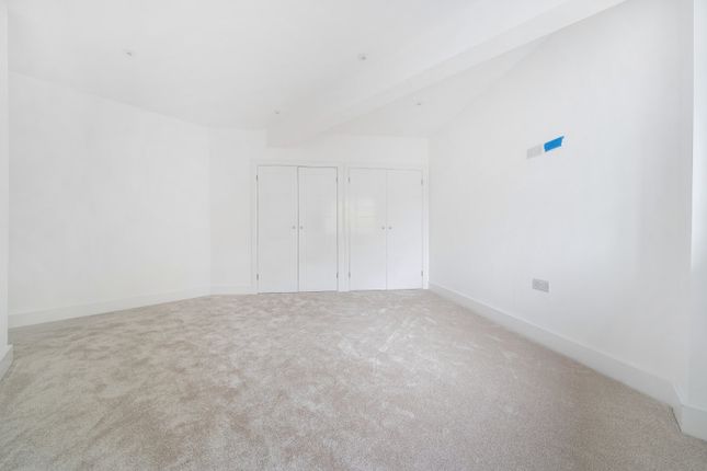 Flat for sale in Trinity Close, Bromley Common, Kent