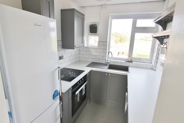 Thumbnail Flat to rent in Barnes Avenue, Dronfield Woodhouse, Dronfield
