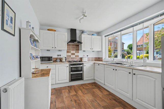 4, Blackrod Close, Nottingham photo 2