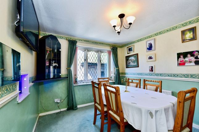 4, Wychwood Glen, Sheffield photo 4