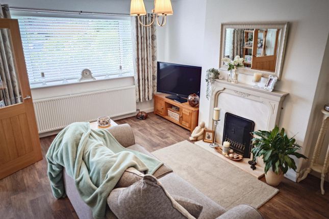 2, Hall Close, Mottram photo 2