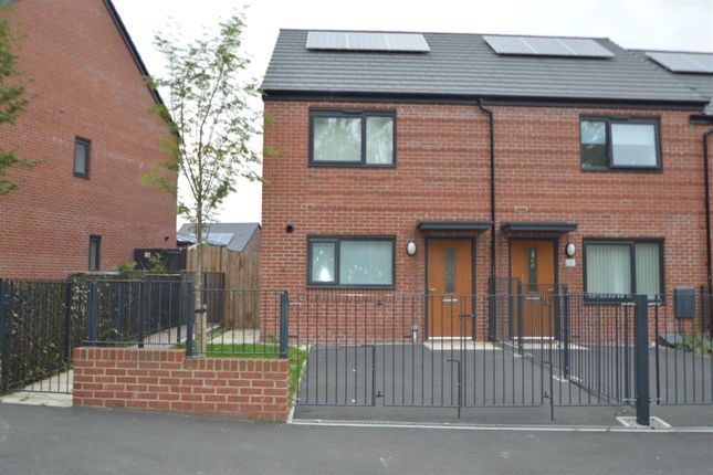 Thumbnail Property to rent in Lawnswood Road, Gorton, Manchester