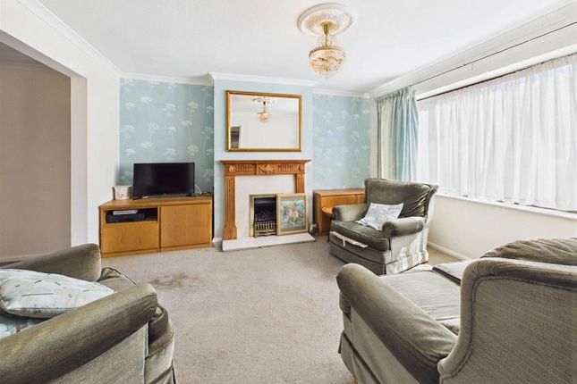 54, Elmstone Drive, Reading photo 3