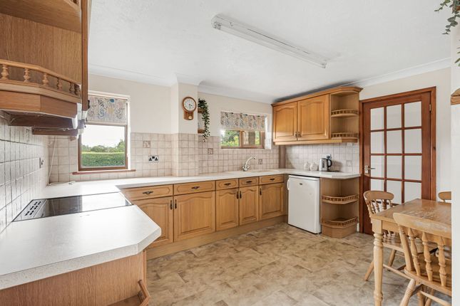 24 Pear Tree Close, Huntingdon photo 3