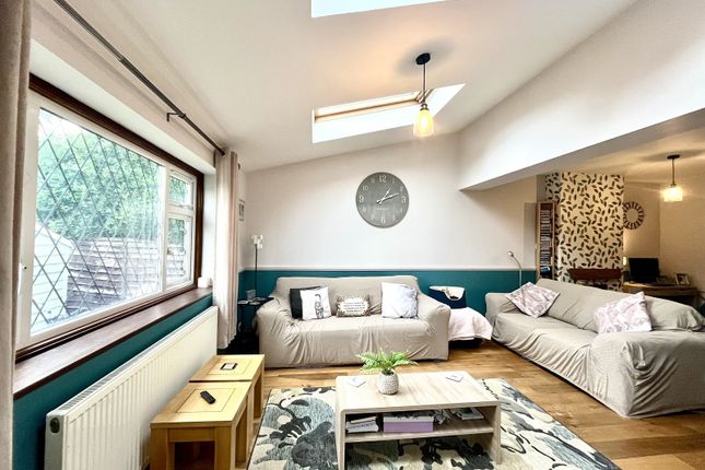 9, Marston Avenue, Chessington photo 2