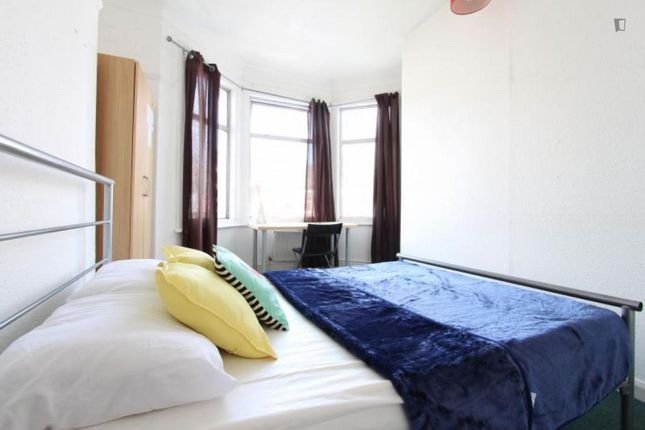 Thumbnail Room to rent in Sirdar Road, London
