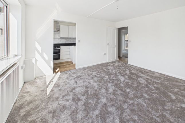Flat 2, Mount Pleasant Court, Exmouth photo 3