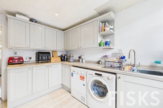 6, Seventh Avenue, Canvey Island photo 4