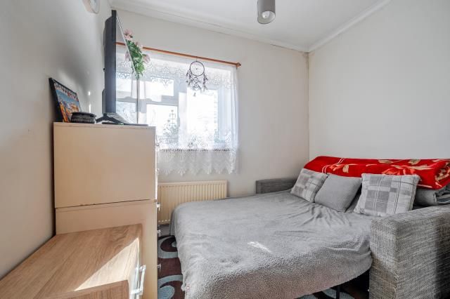 22, Broadmark Road, Slough photo 4