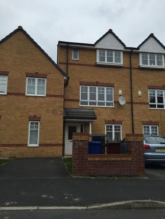 4 bed town house to rent in Sandycroft Avenue, Wythenshawe, Manchester M22