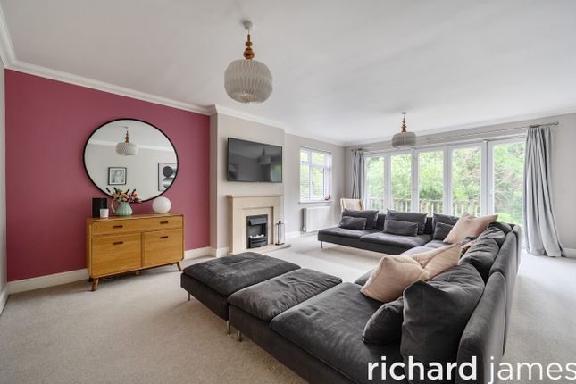 37, Greywethers Avenue, Swindon photo 2