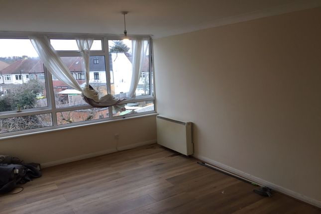 14 Kirby Close, Ilford photo 2