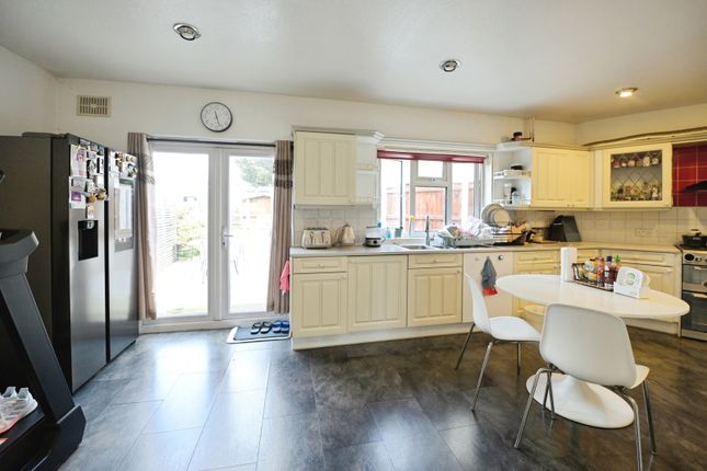 1, Ash Close, Romford photo 4