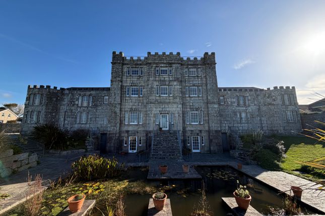 3-bed flat on The Tower, Penzance, £3,500/mo