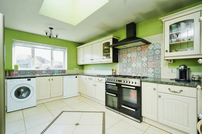 Semi-detached house for sale in Meadow Way, Didcot
