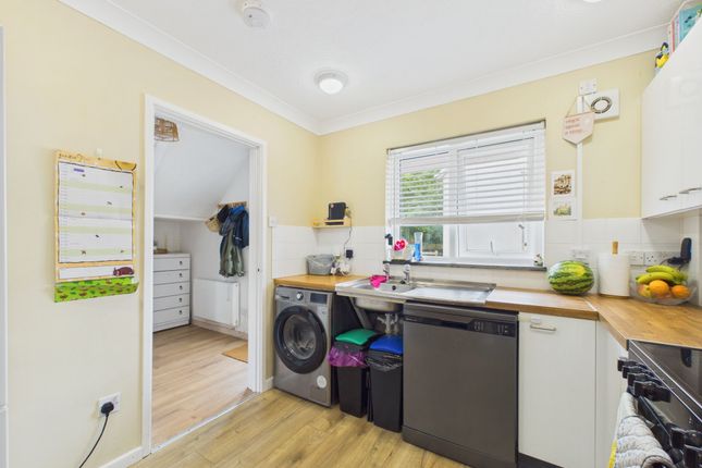 2 Queens Court, Narberth photo 3
