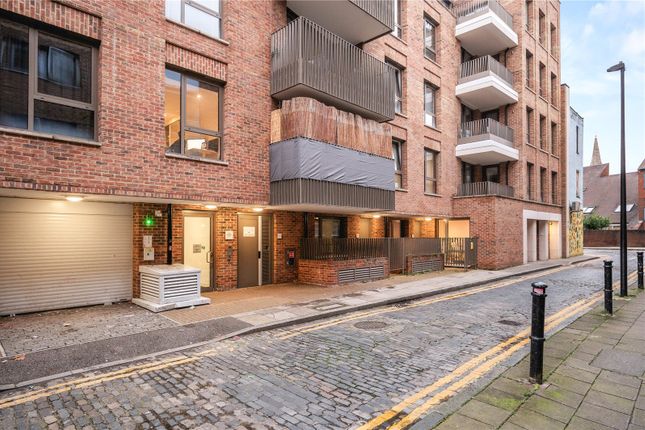 Flat for sale in Gunthorpe Street, London