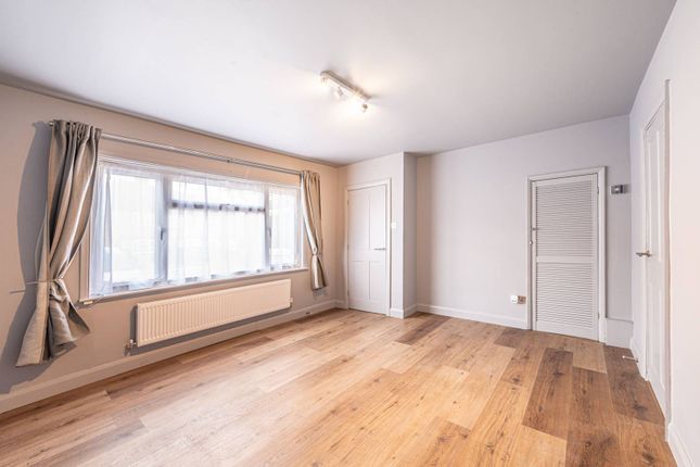 Terraced house to rent in Clitterhouse Crescent, Brent Cross, London