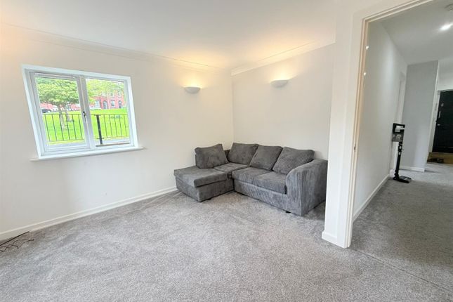 5, Millers Court, Stalybridge photo 2