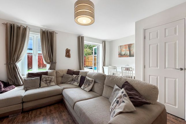 18 Bluebell View, Caerphilly photo 4
