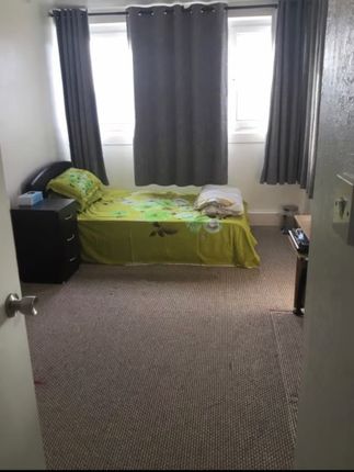 Thumbnail Room to rent in College Point, Wolffe Gardens, London