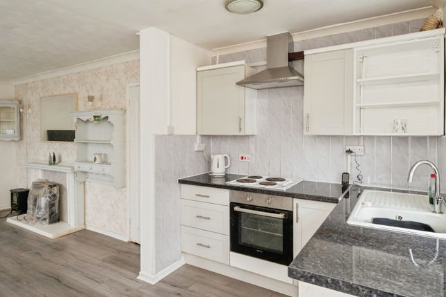 4, Overton Avenue, Prestatyn photo 2