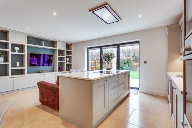 Detached house for sale in Heatherfield Place, Sonning Common, South Oxfordshire