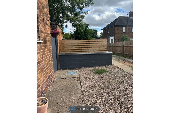 Fernwood Crescent, Nottingham photo 5
