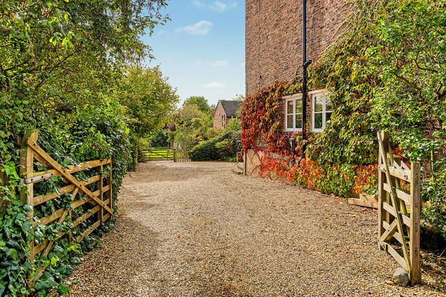 Pickmere Country House,, Park Lane, Knutsford photo 2