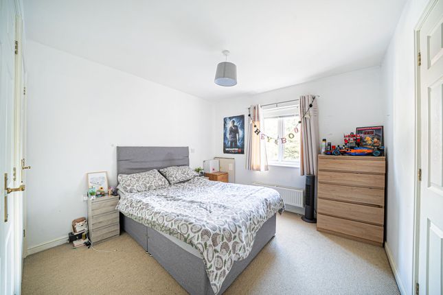 4 Greenly Court Denning Mead, Andover photo 4