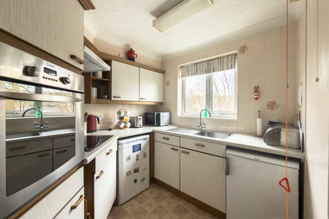 48, Brielen Court, Nottingham photo 2