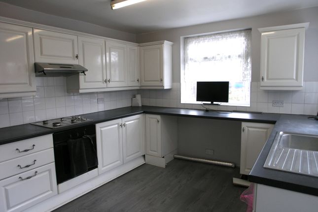 14, Dreadnought Road, Brierley Hill photo 3