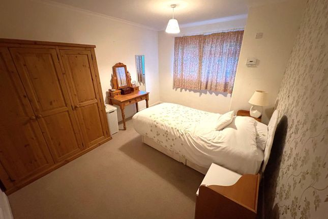 15, Blenheim Road, Swindon photo 4