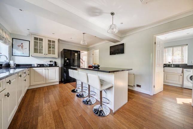 11, Waldorf Heights, Camberley photo 4