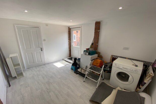 Flat to rent in Newlands Avenue, Newcastle Upon Tyne